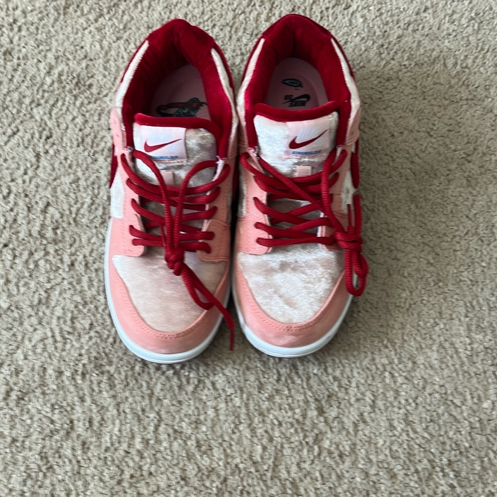 Valentine Nike SB dunks